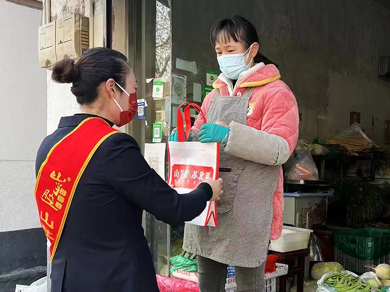 江蘇山芋腔餐飲有限公司為群眾免費(fèi)送物上門