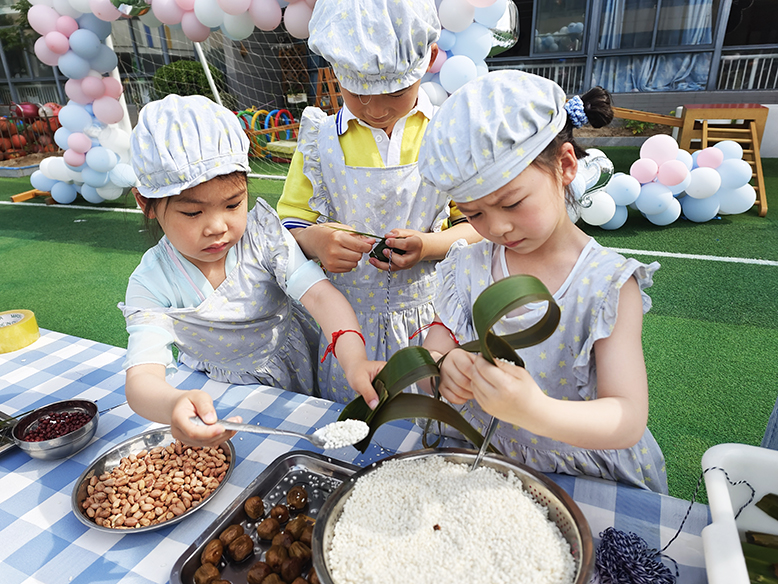 縣政府機(jī)關(guān)幼兒園人民路園區(qū)開展“‘粽’情六一·童趣小孩節(jié)”系列活動(dòng)