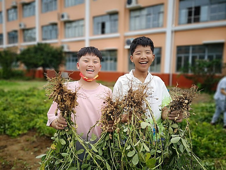 八灘鎮(zhèn)第二中學開展學生勞動技能教育