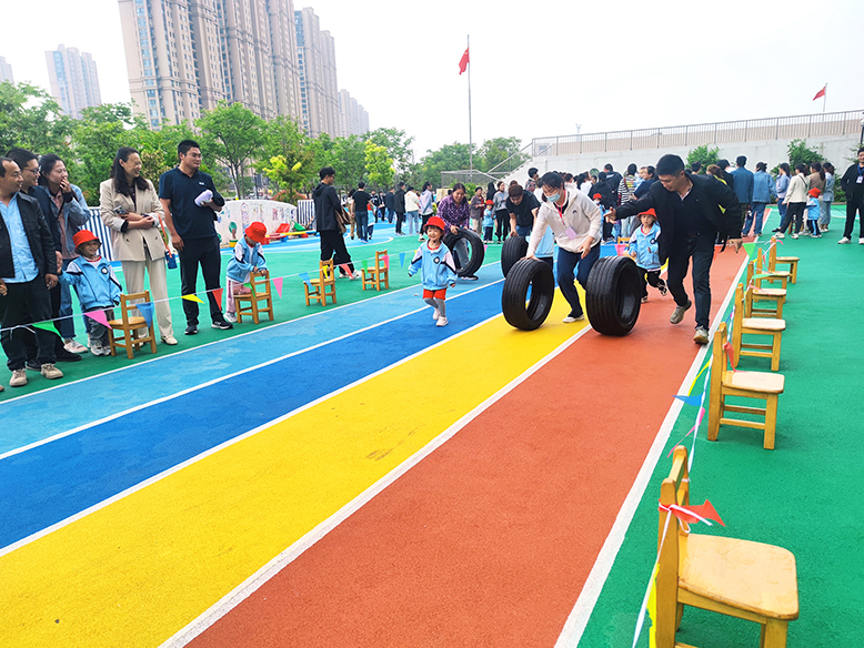 縣幼兒園西湖路分園舉行西“柚”小鎮(zhèn)暢游之旅活動