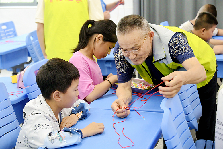 我縣開設(shè)“愛心暑托班”