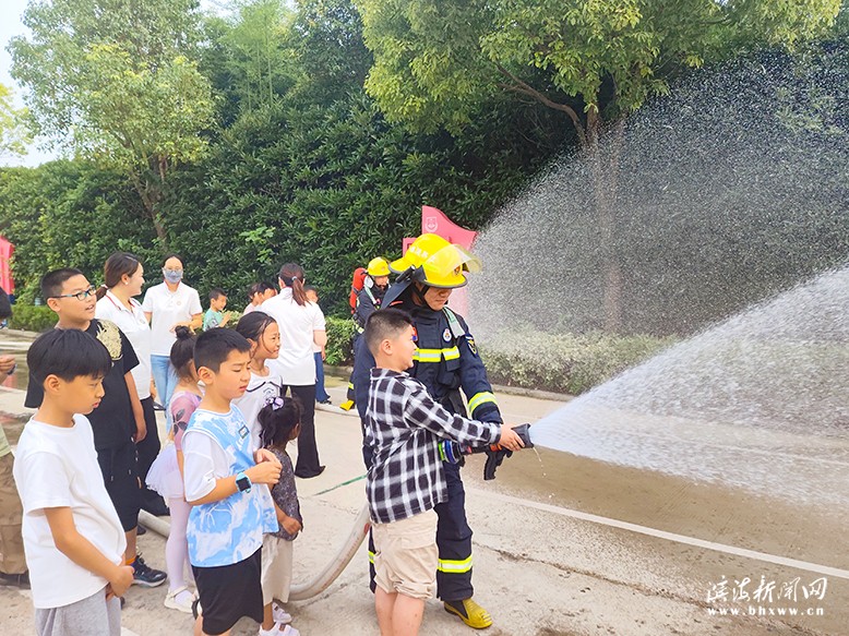 “七彩的夏日——‘童’行消防站，致敬火焰藍(lán)”研學(xué)活動(dòng)