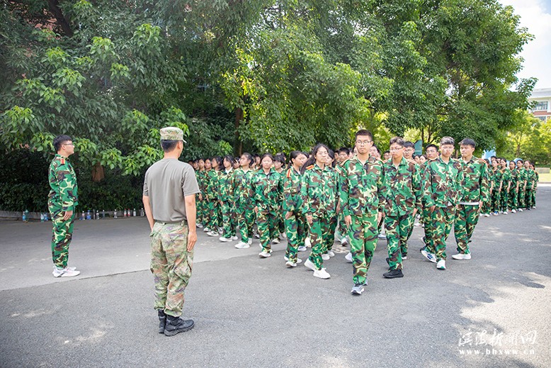 濱海中學(xué)軍訓(xùn)現(xiàn)場(chǎng)